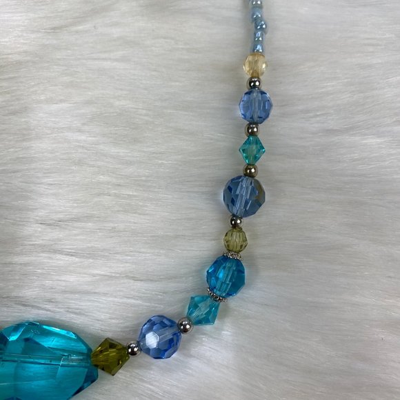 N Necklace Blue, Greens & Faux Pearl Beaded Necklace 19" - Picture 5 of 8